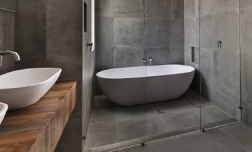 Quels matériaux de revêtement choisir pour votre rénovation de salle de bains à Waterloo, Wavre, Ottignies, Nivelle et Braine-l’Alleud ?